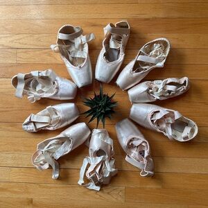 🩰 5 pairs of Used Dead Pointe Ballet Shoes, Retired decorations crafting